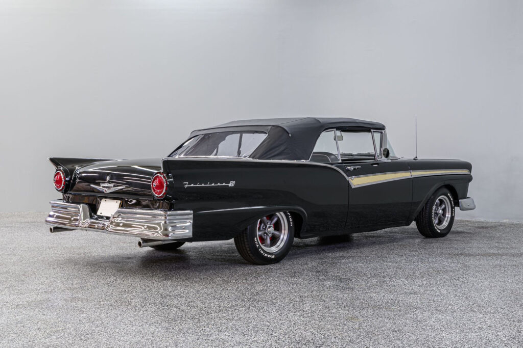 1957 Ford Fairlane 500 Sunliner