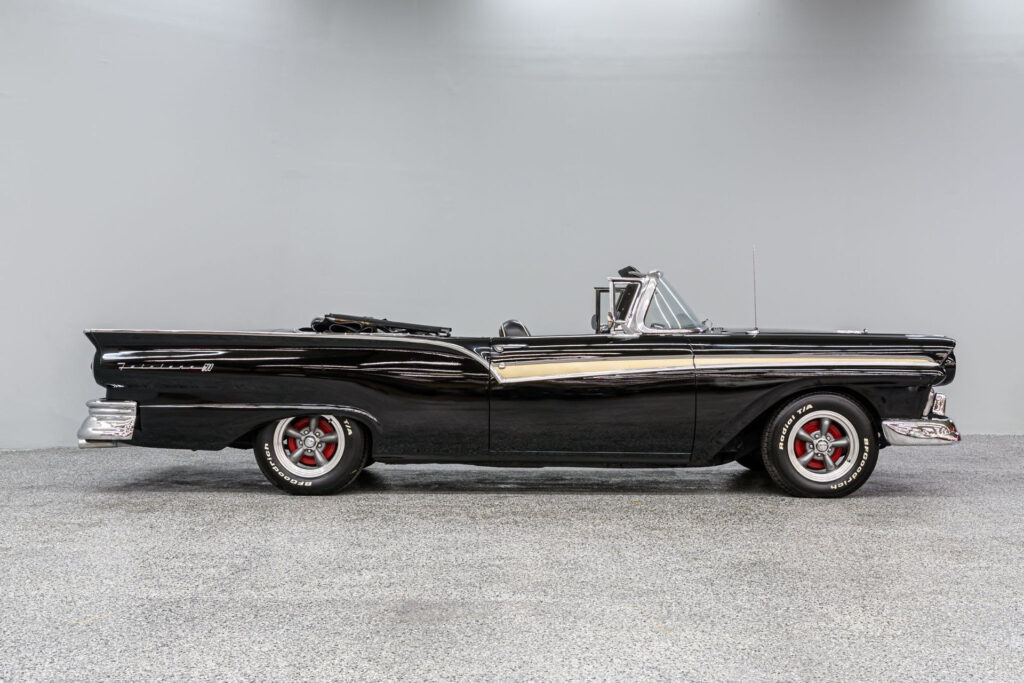 1957 Ford Fairlane 500 Sunliner